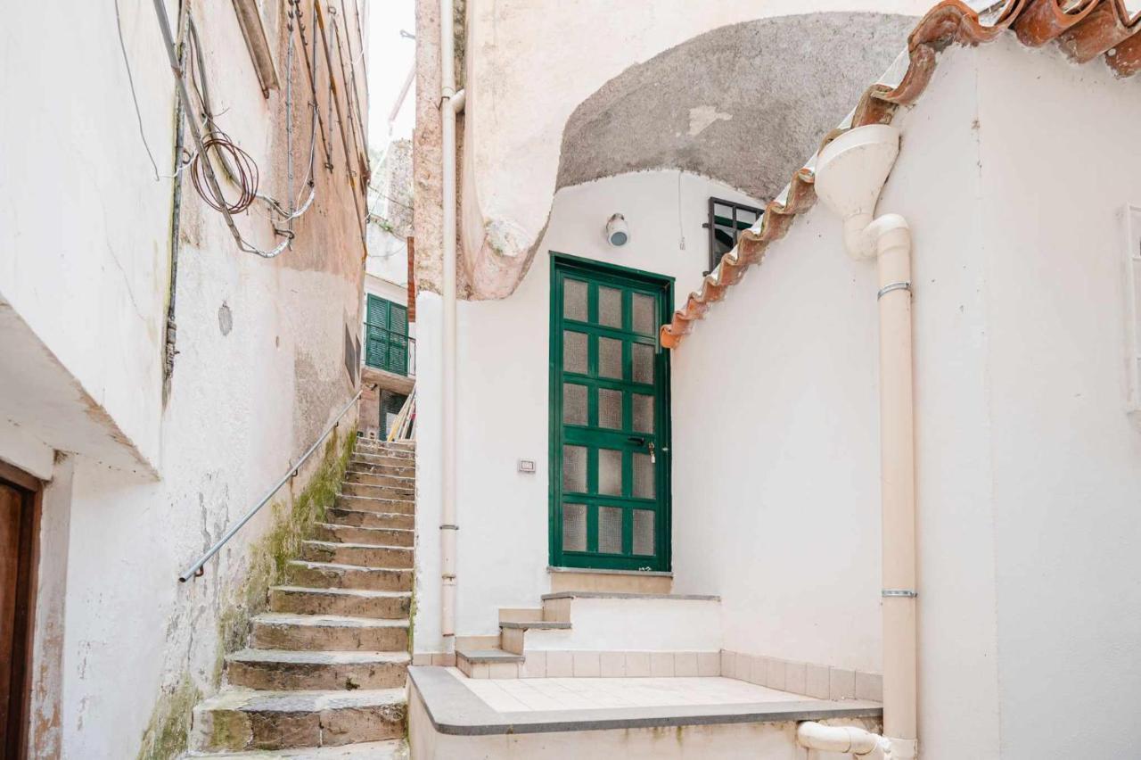 White Amalfi Centro Storico By Italianhost Apartment Exterior photo
