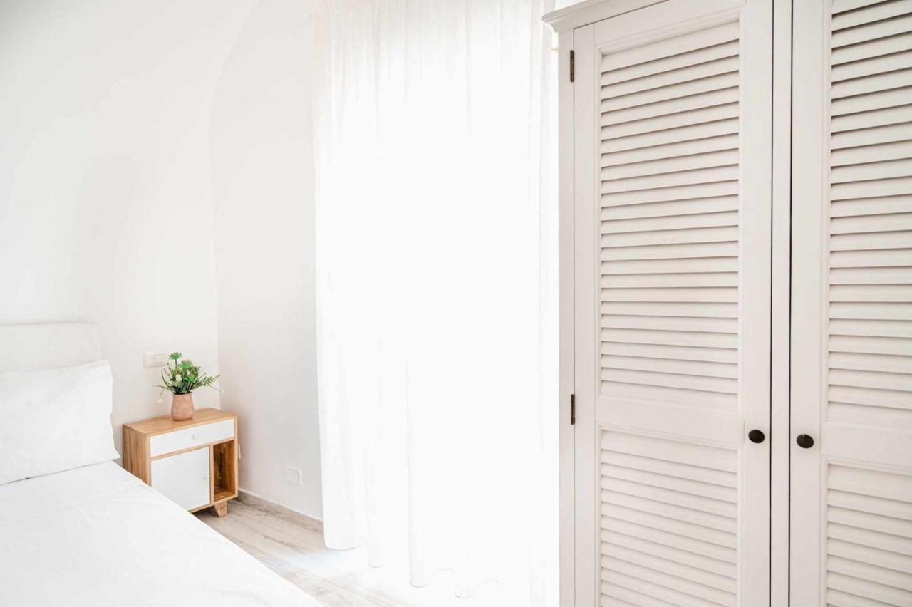White Amalfi Centro Storico By Italianhost Apartment Exterior photo