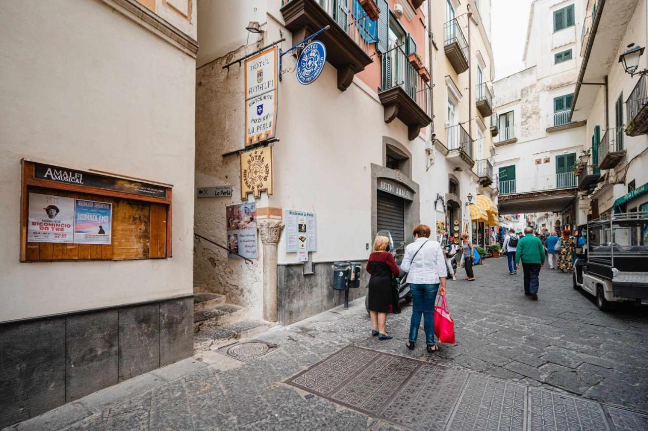 White Amalfi Centro Storico By Italianhost Apartment Exterior photo